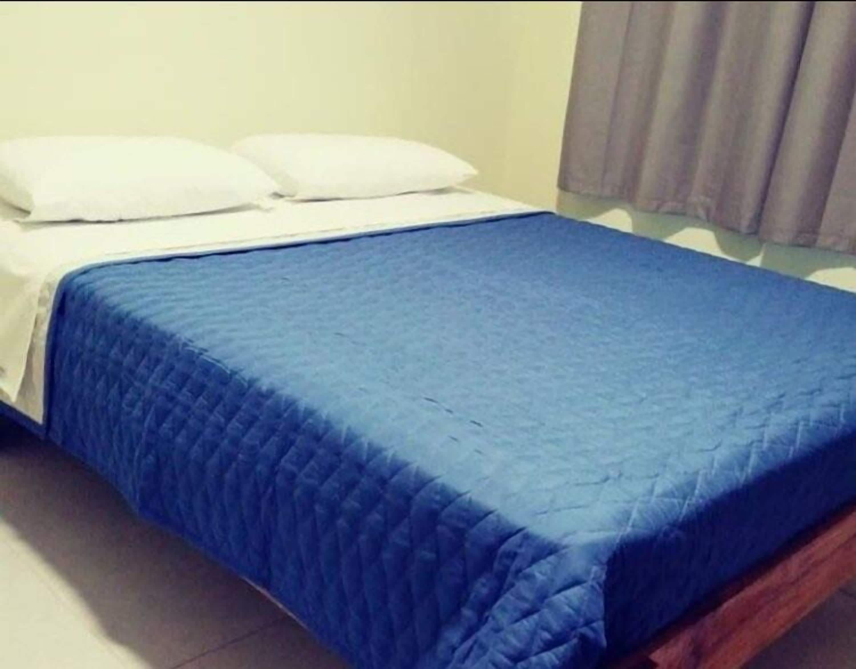 Ropa de cama de alta calidad, minibar y decoración personalizada 