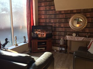 Smart TV, DVD player, stereo - Shakespeare apartment vintage home from home on the edge of National Forest (Swadlincote)