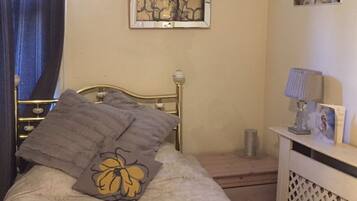 2 bedrooms, desk, iron/ironing board, travel cot