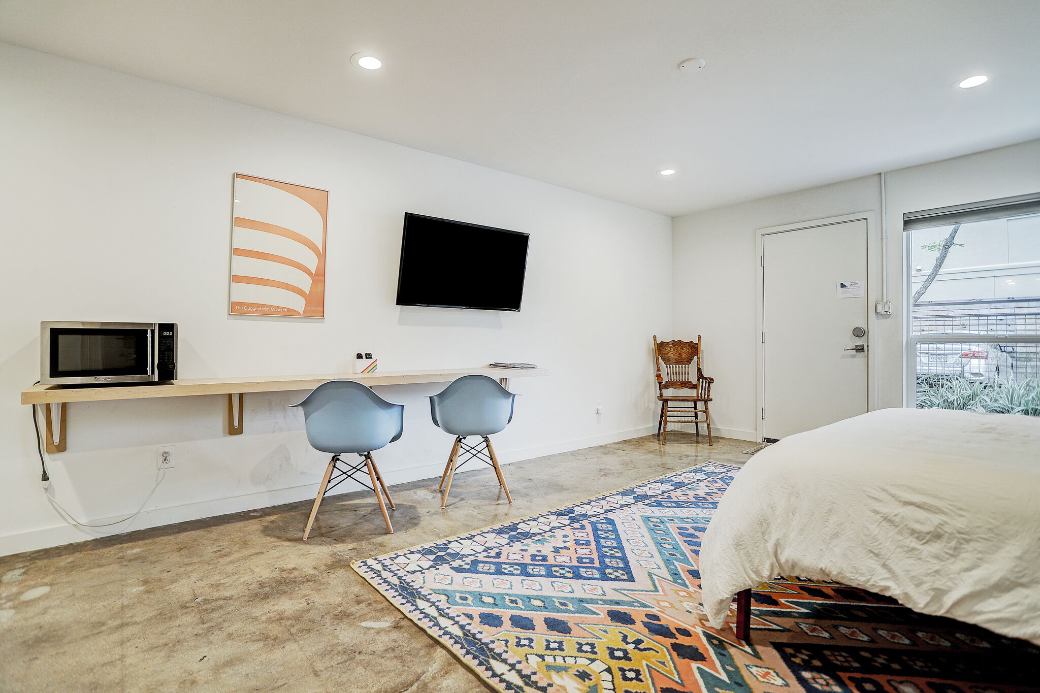 Studio 2 at the Park JJ in walkable Montrose and Westheimer 