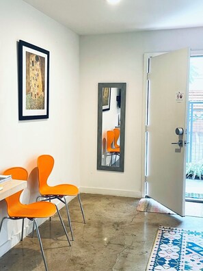 Interior - Kaleidoscope Boho Décor" Studio 2 Artsy Walkable Montrose. (Houston)