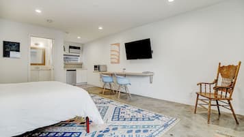 1 bedroom, desk, iron/ironing board, free WiFi