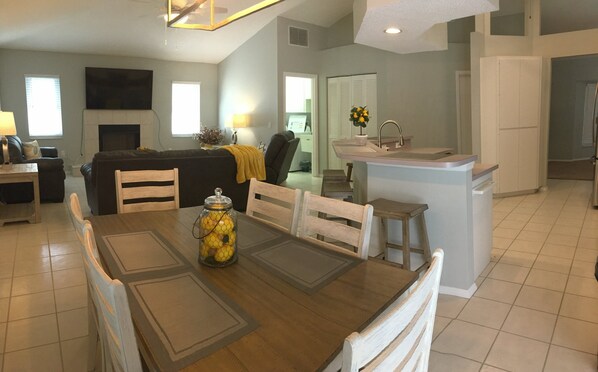 Interior - Pure Paradise, full refund*, heated pool, sleeps 8 (Rotonda West)