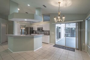 Fridge, microwave, oven, stovetop - Pure Paradise, full refund*, heated pool, sleeps 8 (Rotonda West)