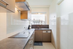 雪櫃、微波爐、焗爐、爐具