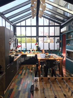 Fridge, microwave, oven, stovetop - Charming wooden house in a very quiet hamlet (L'Houmeau)