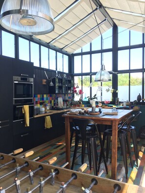 Fridge, microwave, oven, stovetop - Charming wooden house in a very quiet hamlet (L'Houmeau)