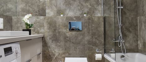 Appartement Confort | Salle de bain | Ensemble baignoire-douche, douche cascade