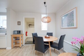 Appartement, 1 slaapkamer, op benedenverdieping | Woonruimte | Flatscreentelevisie