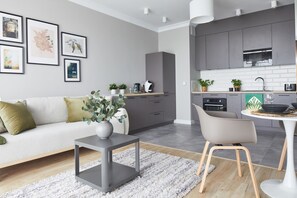 1 bedroom, hypo-allergenic bedding, individually decorated - Metro Imielin 9th Floor Apartment (Warsaw)