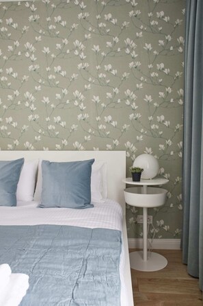 1 bedroom, hypo-allergenic bedding, individually decorated - Metro Imielin 9th Floor Apartment (Warsaw)