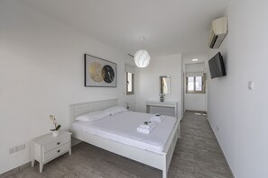 2 bedrooms, in-room safe, iron/ironing board, free WiFi