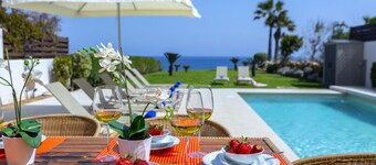 Protaras Beachfront Villa Pietra