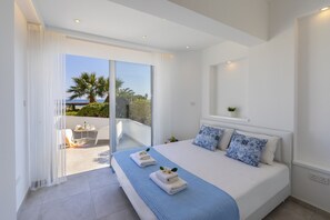 2 bedrooms, in-room safe, iron/ironing board, free WiFi - Mackenzie Castella Beachfront Suite (Larnaca)