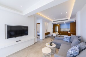 TV - Mackenzie Castella Beachfront Suite (Larnaca)