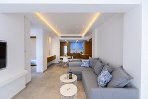 TV - Mackenzie Castella Beachfront Suite (Larnaca)