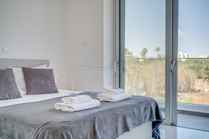 5 bedrooms, in-room safe, iron/ironing board, free WiFi