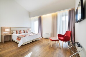 3 bedrooms, desk, iron/ironing board, WiFi