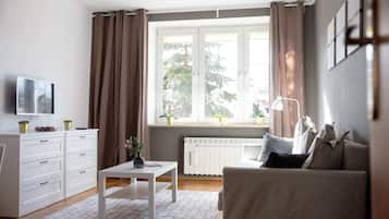 Leilighet – superior | Oppholdsrom | En 30-tommers Flatskjerm-TV med kabel-kanaler samt TV