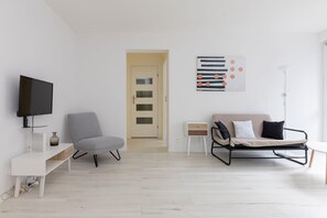 Living room - Rondo ONZ Sunny Apartment (Warsaw)