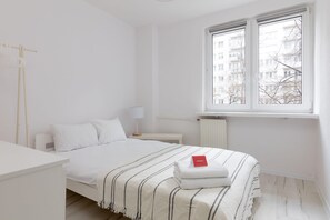 1 bedroom, hypo-allergenic bedding, individually decorated - Rondo ONZ Sunny Apartment (Warsaw)