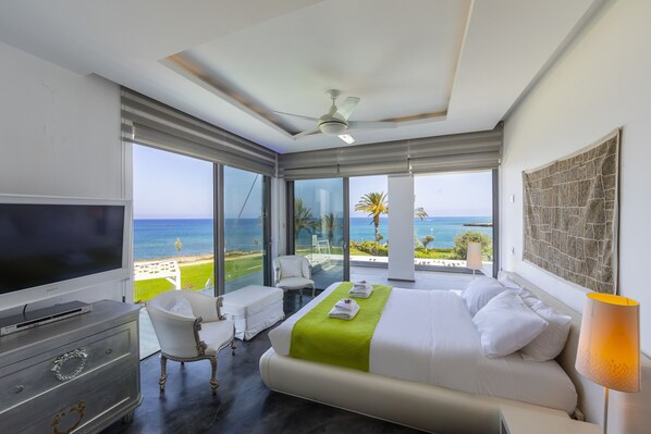 4 bedrooms, in-room safe, iron/ironing board, free WiFi