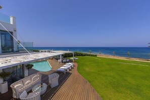 Terrace/patio - Protaras Beachfront Dream Villa (Protaras)