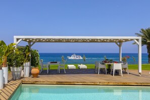 A heated pool - Protaras Beachfront Dream Villa (Protaras)