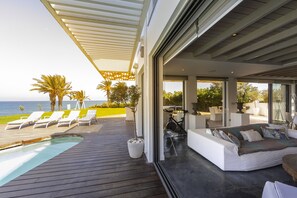 Terrace/patio - Protaras Beachfront Dream Villa (Protaras)
