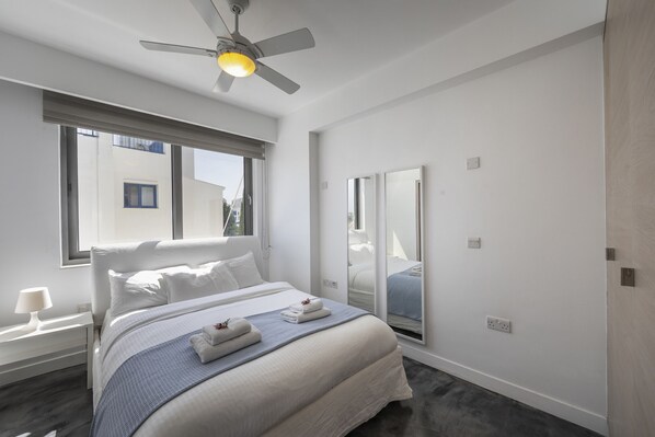 4 bedrooms, in-room safe, iron/ironing board, free WiFi - Protaras Beachfront Dream Villa (Protaras)
