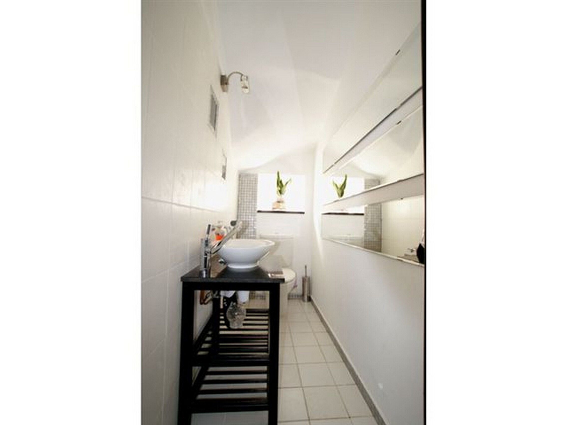Baignoire, sèche-cheveux, serviettes fournies