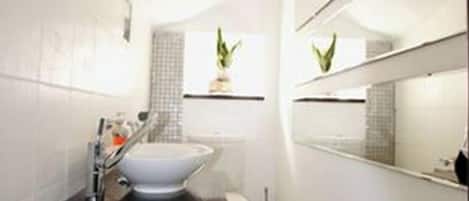 Bathtub, hair dryer, towels