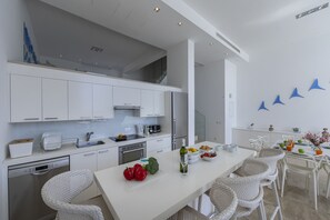 Frigorífic, forn, placa de cuina i rentaplats 