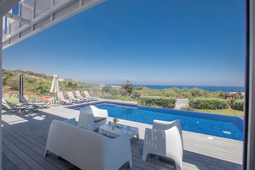 Location Villa: 4 Chambres, pour 9 personnes dans la zone Protaras