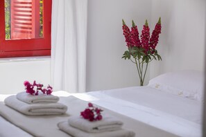 2 bedrooms, in-room safe, iron/ironing board, free WiFi - Protaras Liora Seaview Suite (Protaras)