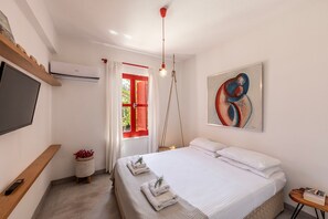 2 bedrooms, in-room safe, iron/ironing board, free WiFi - Protaras Liora Seaview Suite (Protaras)