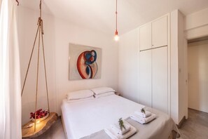 2 bedrooms, in-room safe, iron/ironing board, free WiFi - Protaras Liora Seaview Suite (Protaras)