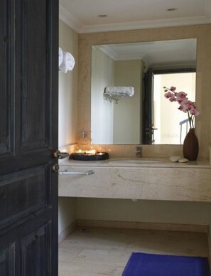 Bathtub, hair dryer, towels