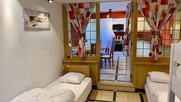 3 bedrooms, iron/ironing board, free WiFi