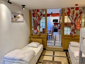 3 chambres, fer et planche à repasser, Wi-Fi gratuit
