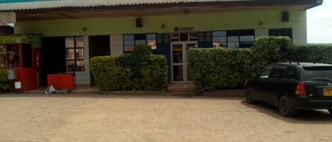 A building with a sign that reads "Safaricom Twawaza" and "Flavortown."
