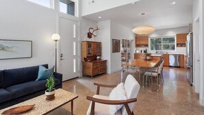 Living area - The Local - 2 Blocks to Downtown Fay (Fayetteville)