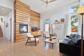 TV, peis og kontorer