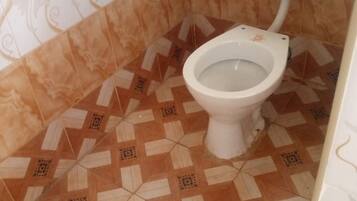 Single Room | Bathroom | Shower, rainfall showerhead, towels, soap