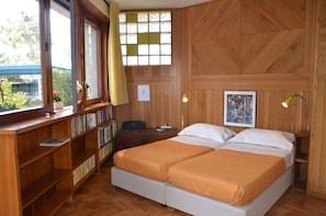 1 habitación, tabla de planchar con plancha, wifi gratis y ropa de cama 