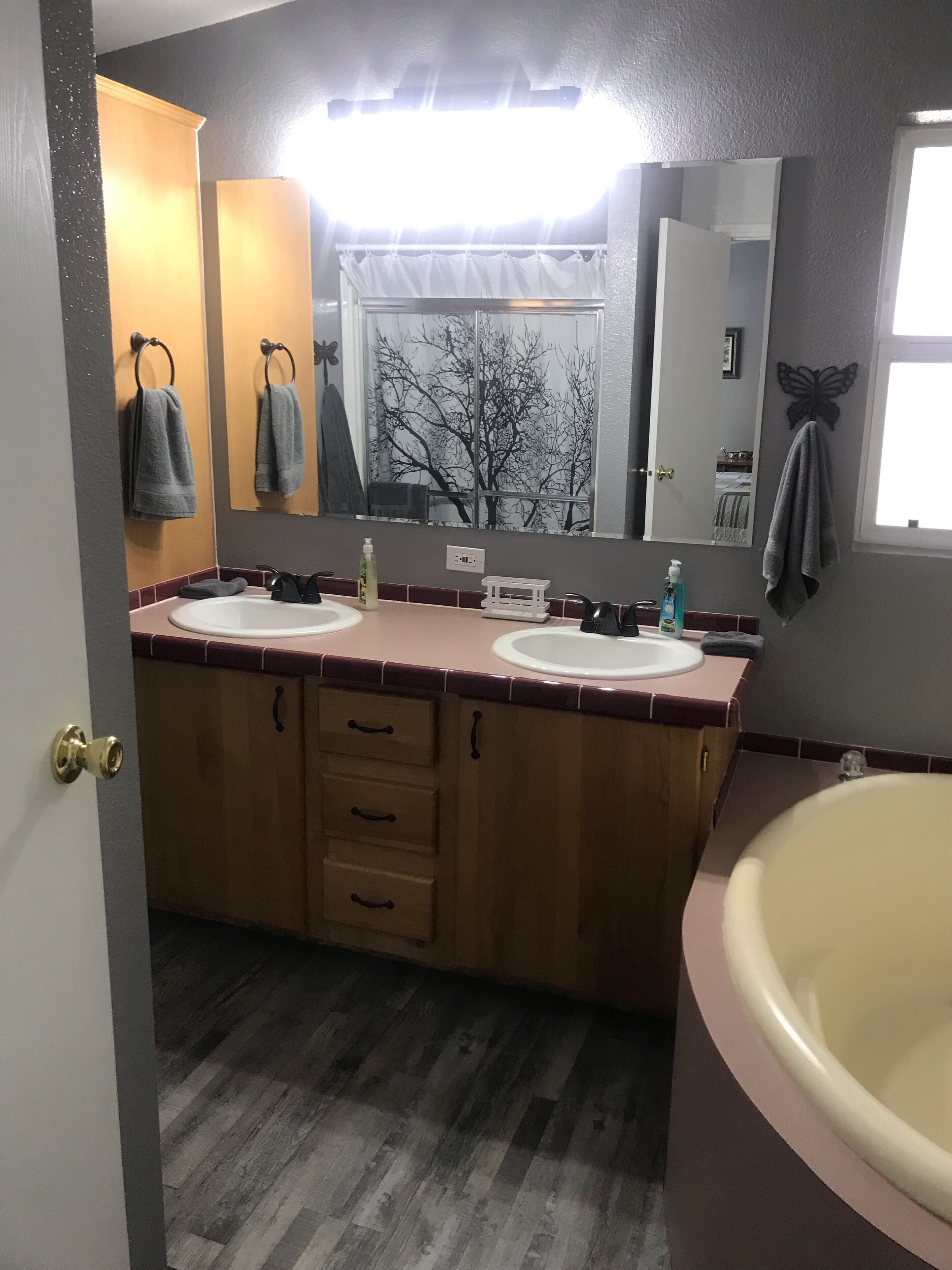 Beautiful St Joe River Home, Road/Boat accessible, Dock/Deck to enjoy your stay