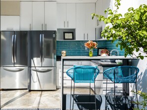 標準客房, 2 張標準雙人床, 共用浴室 | 共用廚房 | 雪櫃、微波爐、廚房用具/餐具/器皿