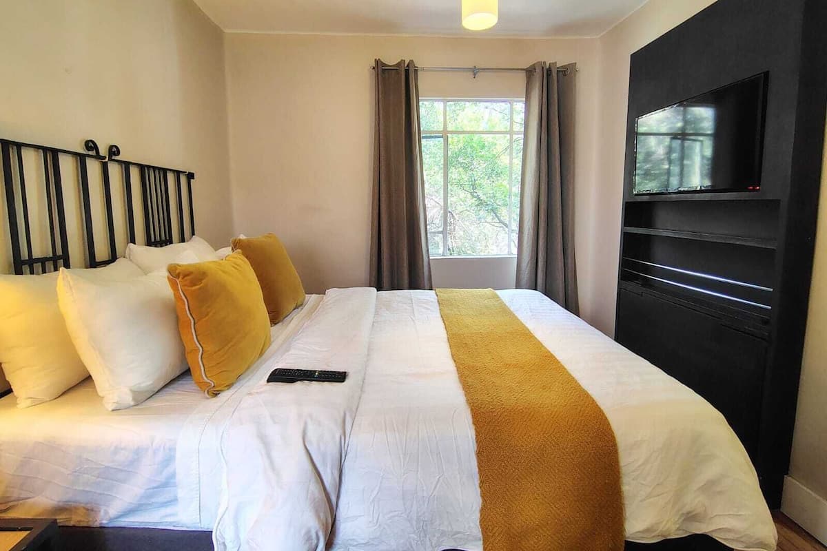 1 bedroom, individually decorated, individually furnished, desk