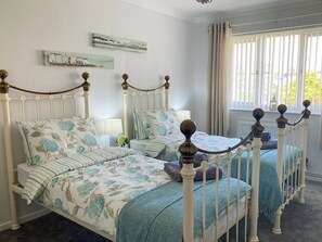 3 多间卧室、免费 WiFi、床单