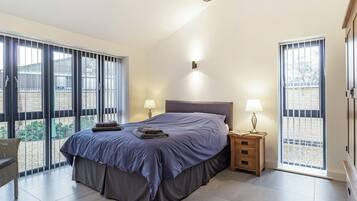 4 bedrooms, free WiFi, bed sheets